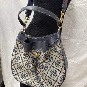 Tory Burch Women's T-Monogram Medium Bucket Bag Tory Navy /‎ Beige Jacquard